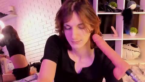 Angel online show from 11.19.25