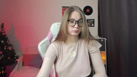 Snapshot of anna_belle3 chatting on 12.26.24 AnnaThe next stream is tomorrow online show from 12.26.24