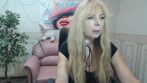 Snapshot of anna_ditrih chatting on 01.31.25 Anna Ditrih online show from 01.31.25