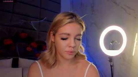 Anna online show from 10.29.25