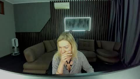 anna_snow9 online show from 10.15.25