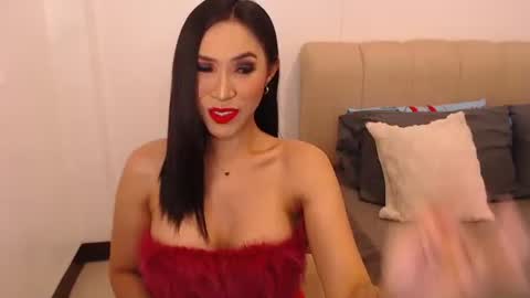 annabanana090690 online show from 10.22.25