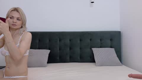 Anna online show from 12.15.25