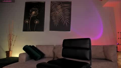 Anna Brooks  online show from 01.05.26