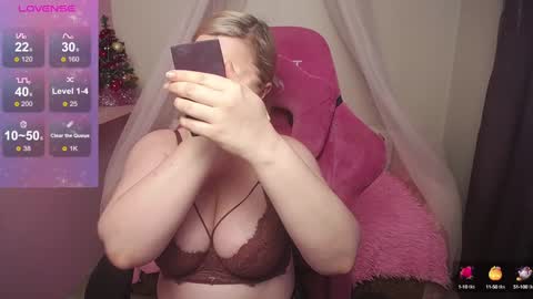 Snapshot of annacherri chatting on 01.15.25 AnnaCherri online show from 01.15.25
