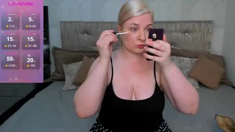 Snapshot of annacherri chatting on 02.10.25 AnnaCherri online show from 02.10.25