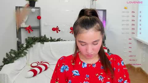 Snapshot of annaelfi chatting on 01.04.25 Anna online show from 01.04.25