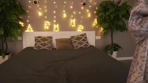 Snapshot of annaelys chatting on 01.04.25 Anna online show from 01.04.25