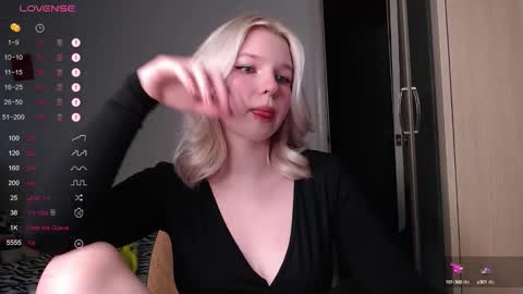 Snapshot of annamilky chatting on 10.13.25 annamilky online show from 10.13.25