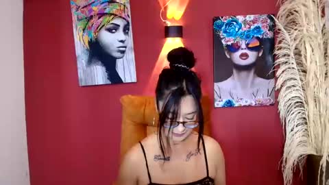 Snapshot of annaperez_ chatting on 03.08.25 Anna online show from 03.08.25