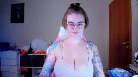 Snapshot of annaroading chatting on 02.14.25 AnnaRoading online show from 02.14.25