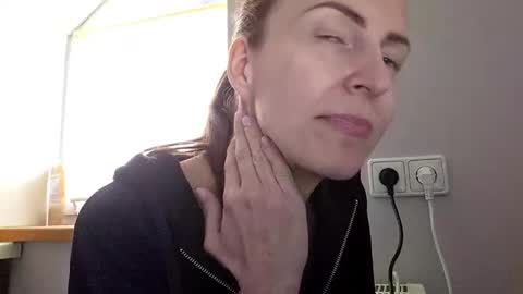 Snapshot of annawetpassion chatting on 04.28.26 Anna online show from 04.28.26