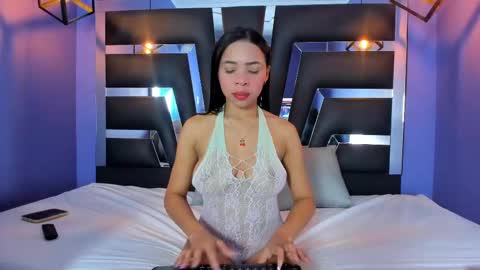 Snapshot of anne_brown1 chatting on 09.17.25 Anne online show from 09.17.25