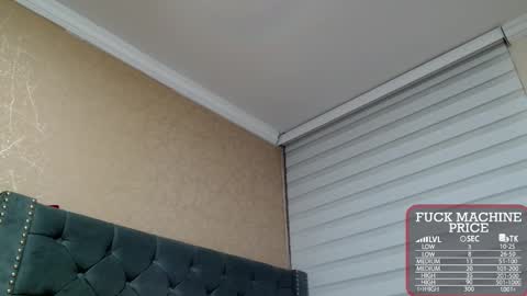 Snapshot of anne_julienne chatting on 10.29.25 online show from 10.29.25