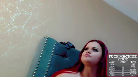 Snapshot of anne_julienne chatting on 11.22.25 online show from 11.22.25