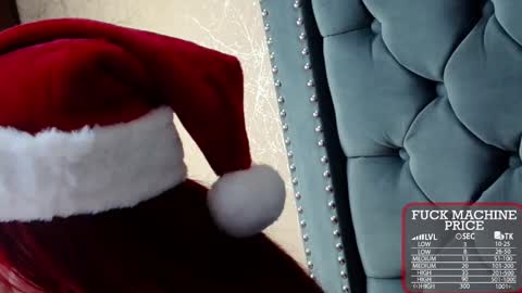 Snapshot of anne_julienne chatting on 12.16.25 online show from 12.16.25