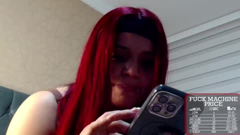 Snapshot of anne_julienne chatting on 12.18.25 online show from 12.18.25