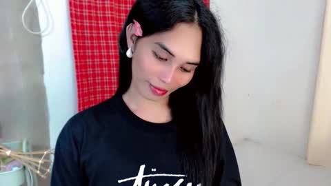 Snapshot of anne_levine chatting on 11.18.25 SWEET ANNE online show from 11.18.25