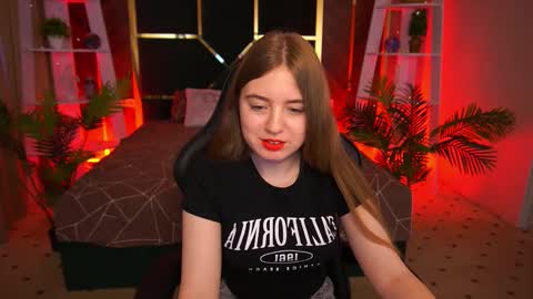 Snapshot of anneeexx chatting on 12.16.25 anneeexx online show from 12.16.25