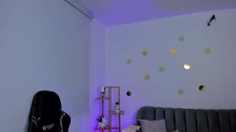 Annelise Hansen online show from 04.21.26