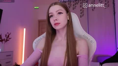 Snapshot of annelitt chatting on 12.16.25 annelitt online show from 12.16.25