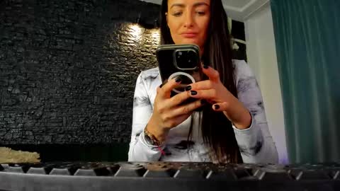 annesins online show from 10.12.25