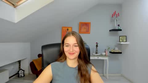 Snapshot of annewilsonn chatting on 11.04.25 annewilsonn online show from 11.04.25