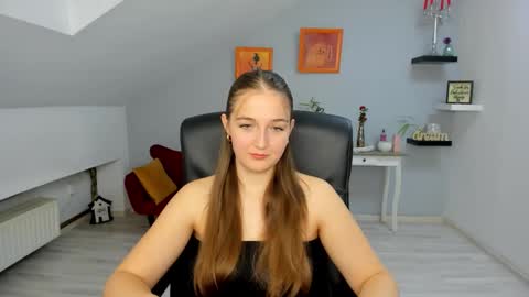 Snapshot of annewilsonn chatting on 11.05.25 annewilsonn online show from 11.05.25