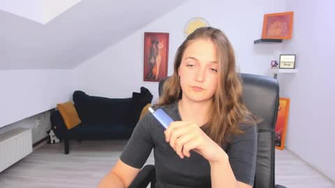 annewilsonn online show from 06.02.26