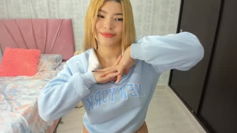 Snapshot of annie_andrade1 chatting on 02.05.25 annie online show from 02.05.25