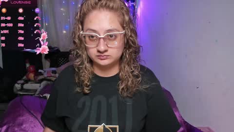 Snapshot of annie_bigboobs_ chatting on 01.25.25 Ana Bolena independent model online show from 01.25.25