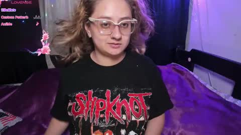 Snapshot of annie_bigboobs_ chatting on 03.05.25 Ana Bolena independent model online show from 03.05.25