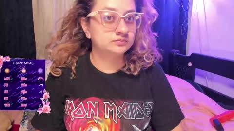 Snapshot of annie_bigboobs_ chatting on 09.14.25 Ana Bolena independent model online show from 09.14.25
