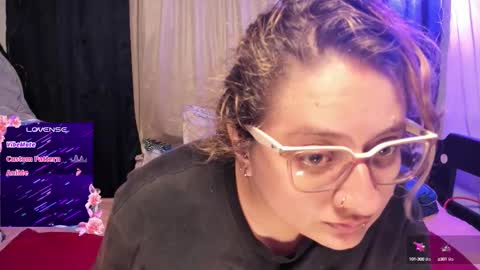 Snapshot of annie_bigboobs_ chatting on 09.17.25 Ana Bolena independent model online show from 09.17.25