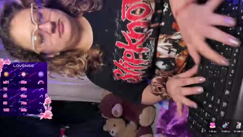Snapshot of annie_bigboobs_ chatting on 10.06.25 Ana Bolena independent model online show from 10.06.25