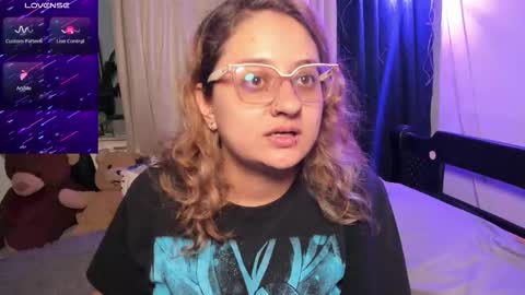 Snapshot of annie_bigboobs_ chatting on 10.15.25 Ana Bolena independent model online show from 10.15.25