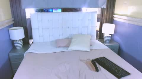 Annie  online show from 04.15.26