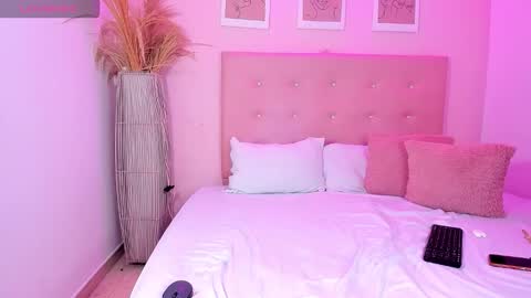 annie_dolce_ online show from 01.10.26