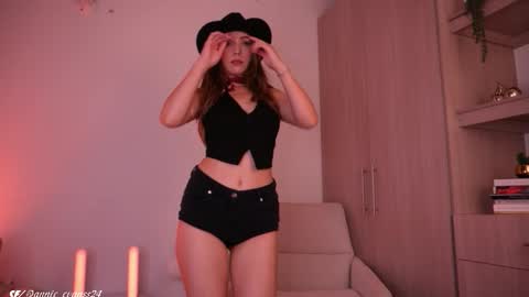 Snapshot of annie_evans24 chatting on 10.31.25 Annie Evans online show from 10.31.25