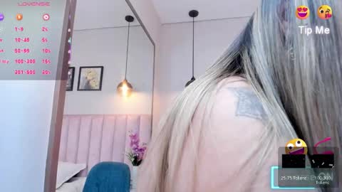 Snapshot of annie_karlsson__ chatting on 10.02.25 online show from 10.02.25