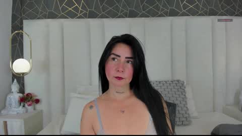 Snapshot of annie_loove_ chatting on 12.22.25 im annie online show from 12.22.25