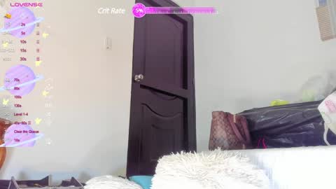 annie_santosx online show from 12.24.24