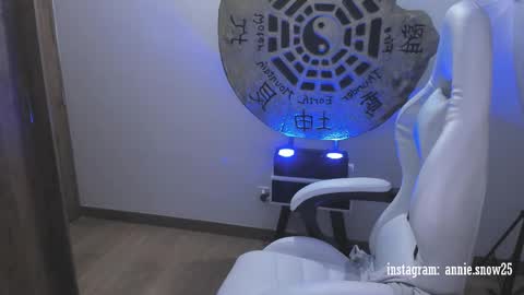 JEANNE no olvides seguirme dont forget follow me  uu online show from 02.18.25