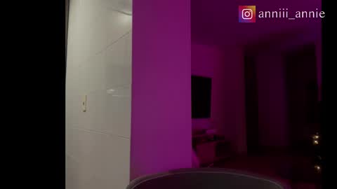 JEANNE no olvides seguirme dont forget follow me  uu online show from 12.19.25