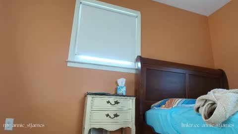 Annie St. James   online show from 10.10.25