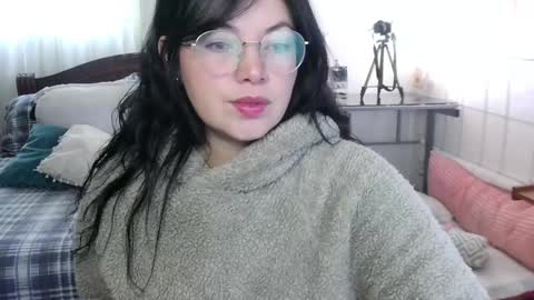 LAURA - A n n i e  S w a n online show from 01.13.25