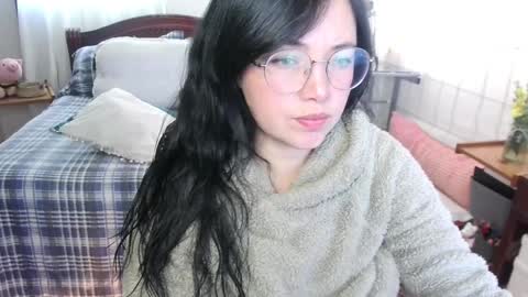 LAURA - A n n i e  S w a n online show from 01.15.25