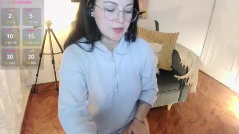 LAURA - A n n i e  S w a n online show from 02.19.25