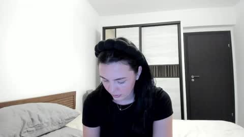 Annie online show from 04.05.26