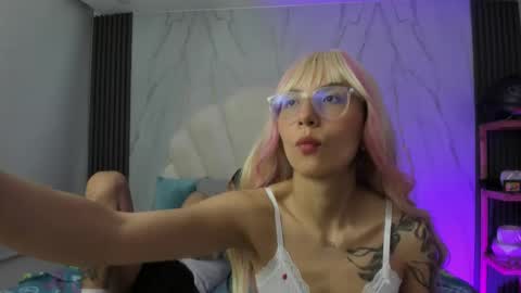 Snapshot of annieandleandro chatting on 02.04.26 Annie And Leandro online show from 02.04.26